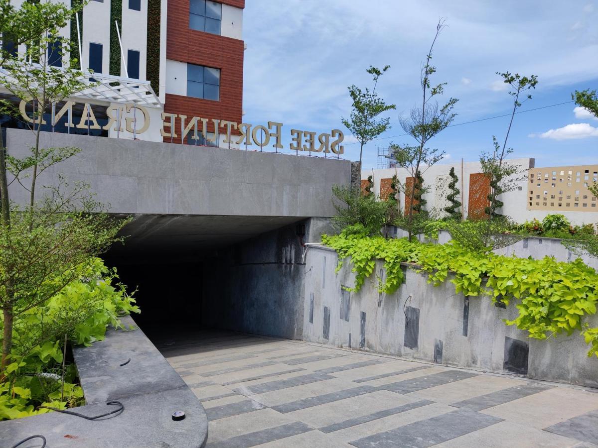 Hotel Sree Fortune Grand, Tadepalli Tadepalle Exterior foto